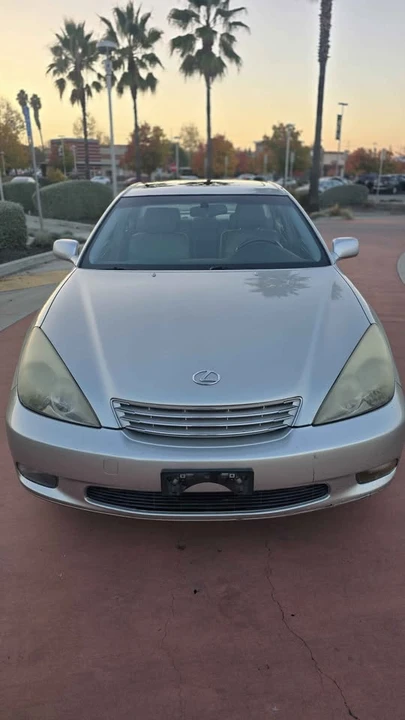 2004 Lexus ES 4th Gen - Image 2 of 10