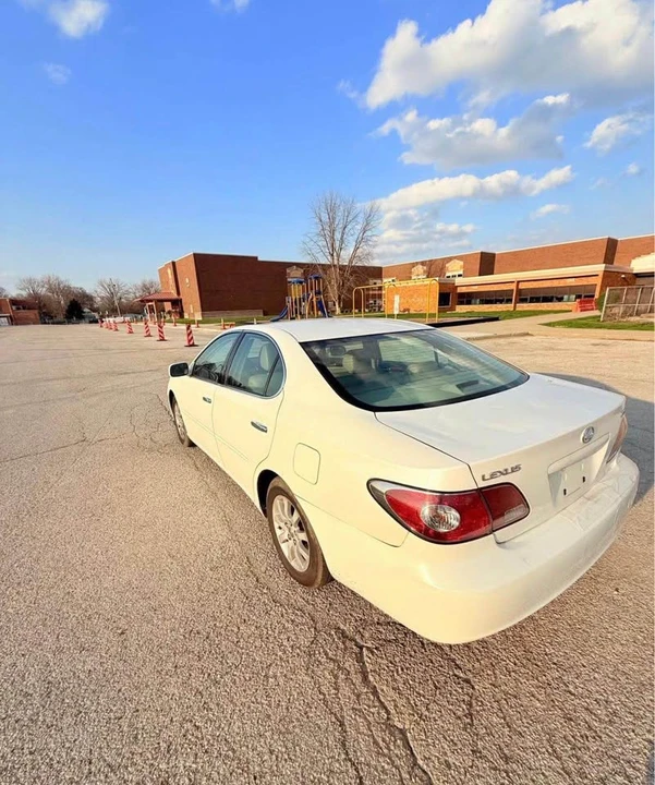 2004 Lexus ES 4th Gen - Image 2 of 11