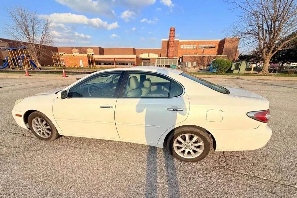 2004 Lexus ES 4th Gen - Image 5 of 11