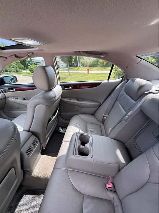 2004 Lexus ES 4th Gen - Image 11 of 14