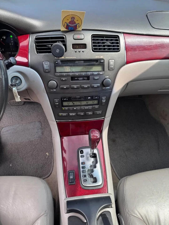 2004 Lexus ES 4th Gen - Image 10 of 14