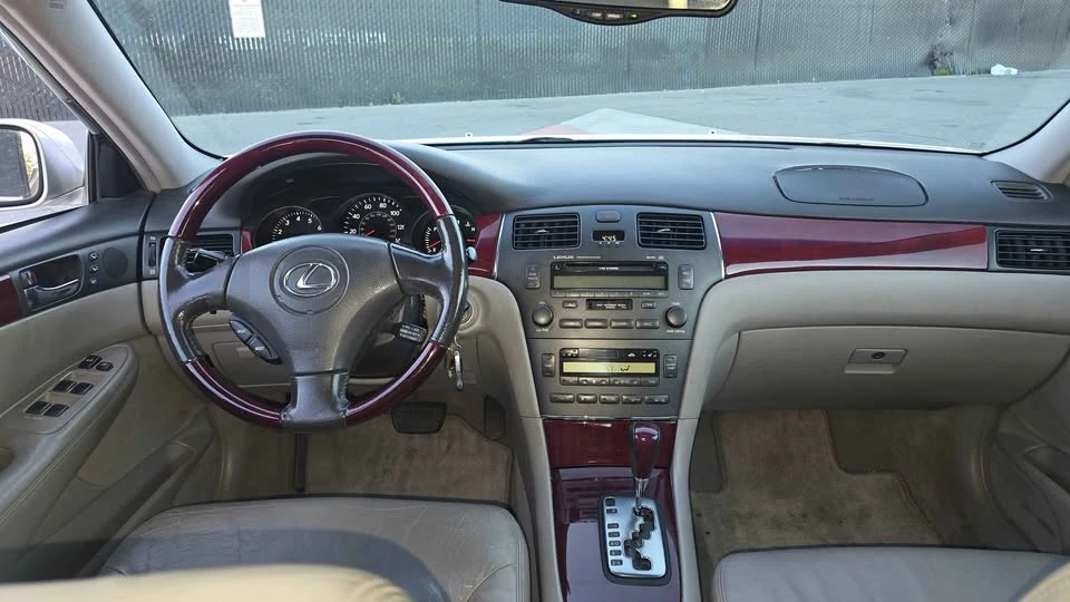 2004 Lexus ES 4th Gen - Image 11 of 12