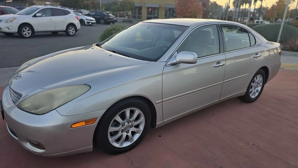 2004 Lexus ES 4th Gen - Image 2 of 12