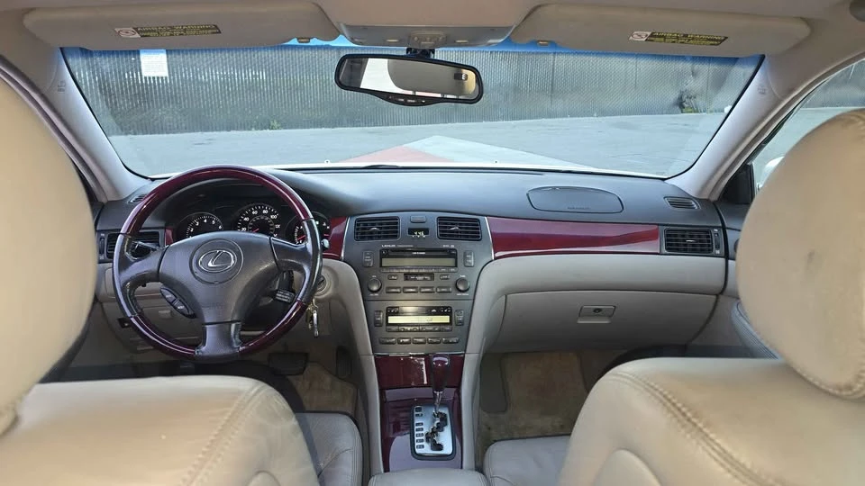 2004 Lexus ES 4th Gen - Image 10 of 12