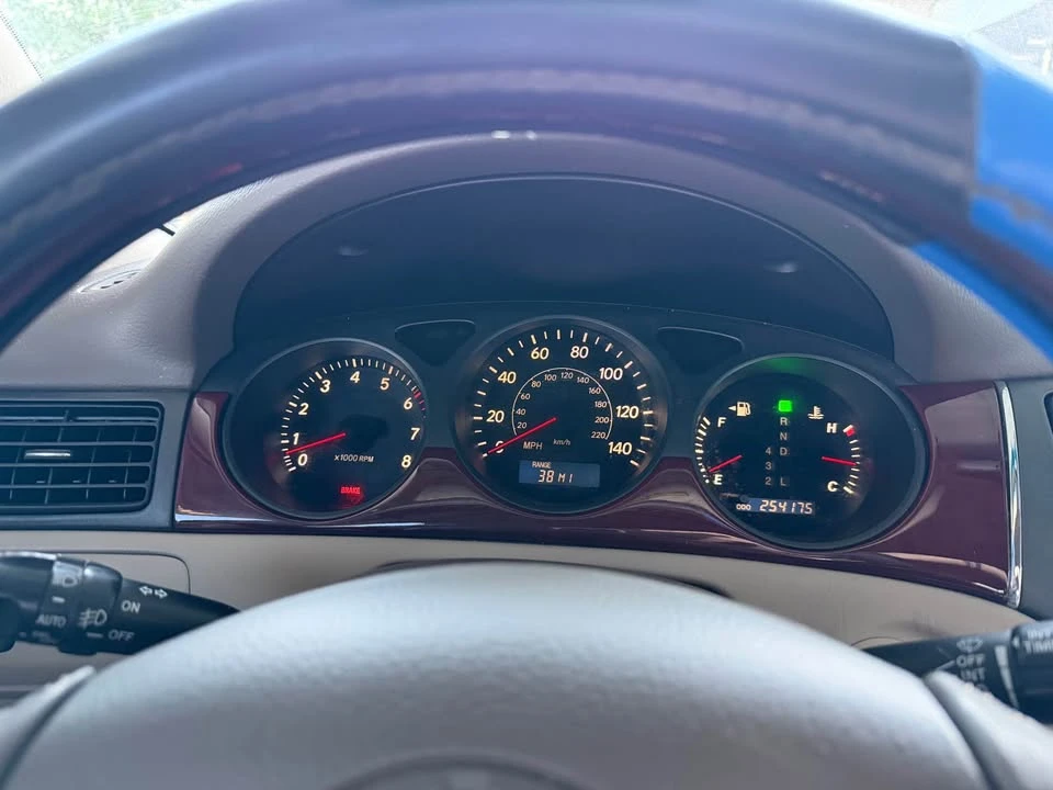 2004 Lexus ES 4th Gen - Image 9 of 10