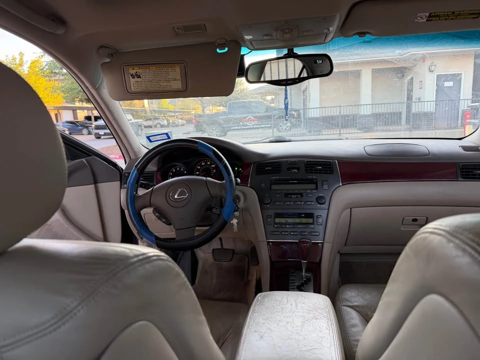 2004 Lexus ES 4th Gen - Image 8 of 10