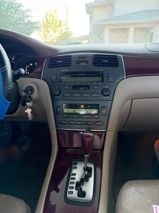 2004 Lexus ES 4th Gen - Image 10 of 10