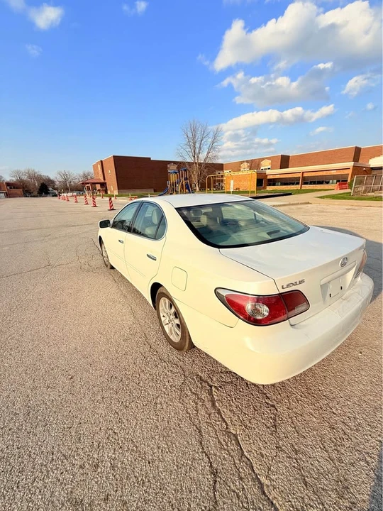 2004 Lexus ES 4th Gen - Image 5 of 14