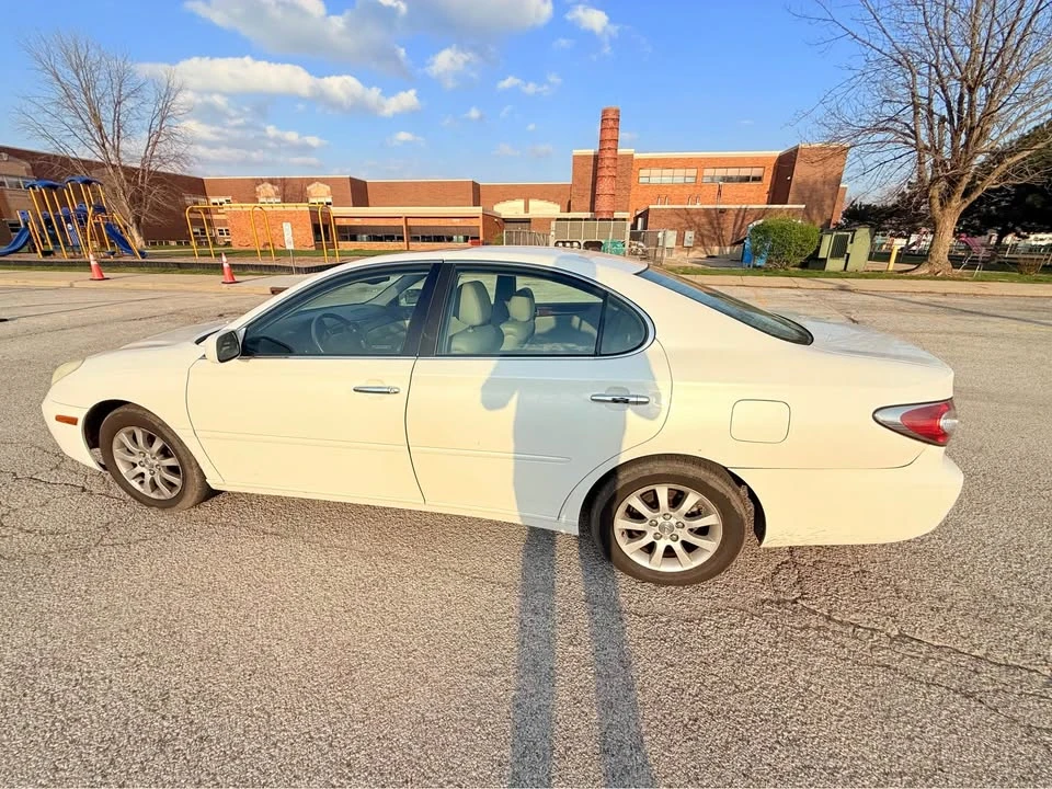 2004 Lexus ES 4th Gen - Image 2 of 14