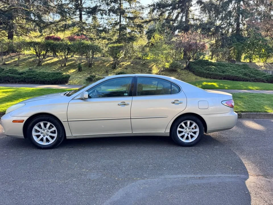 2004 Lexus ES 4th Gen - Image 2 of 10