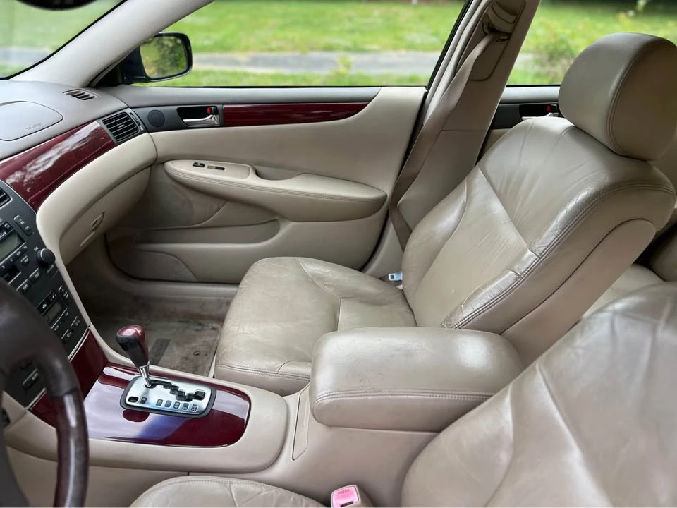 2004 Lexus ES 4th Gen - Image 14 of 21