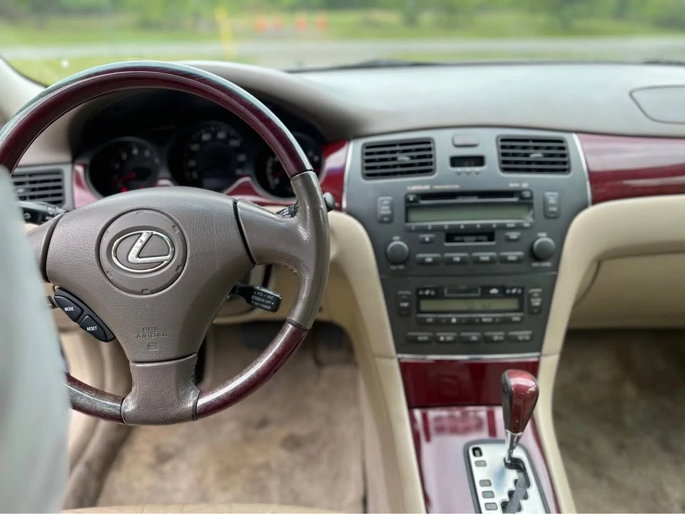 2004 Lexus ES 4th Gen - Image 9 of 21