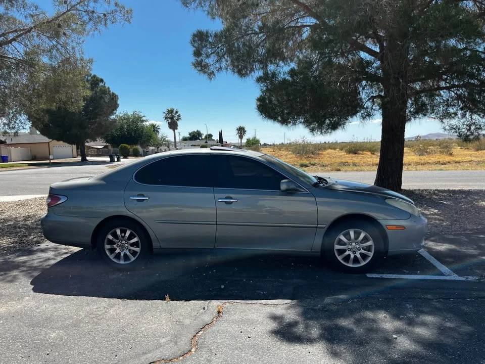 2004 Lexus ES 4th Gen - Image 2 of 11