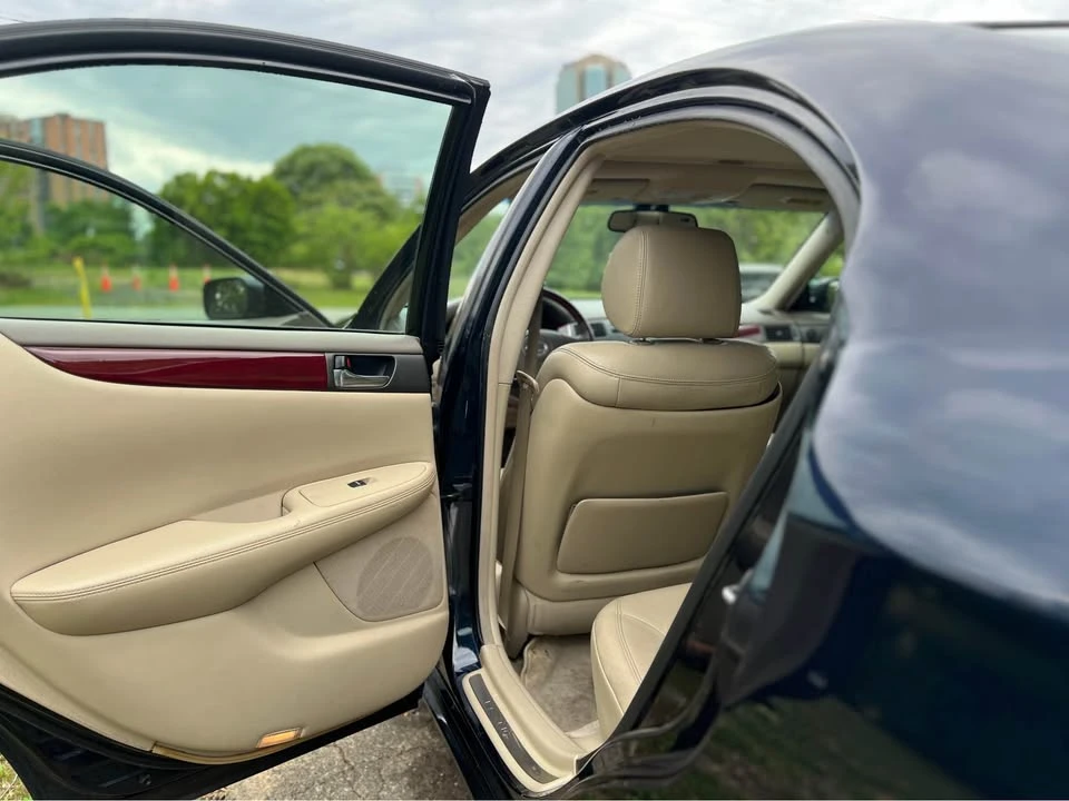 2004 Lexus ES 4th Gen - Image 11 of 21