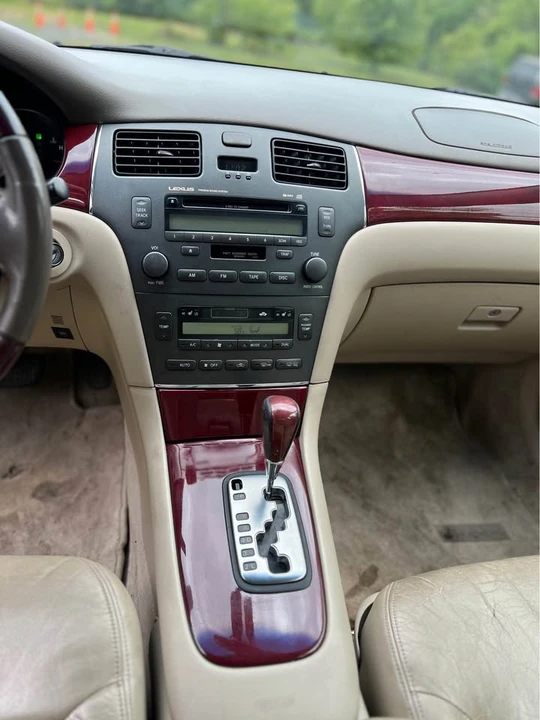 2004 Lexus ES 4th Gen - Image 13 of 21