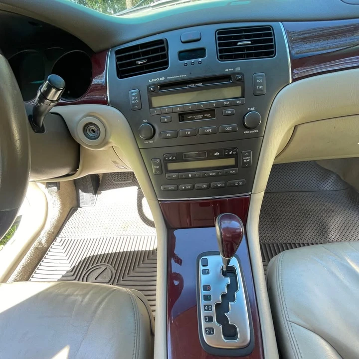 2004 Lexus ES 4th Gen - Image 12 of 21