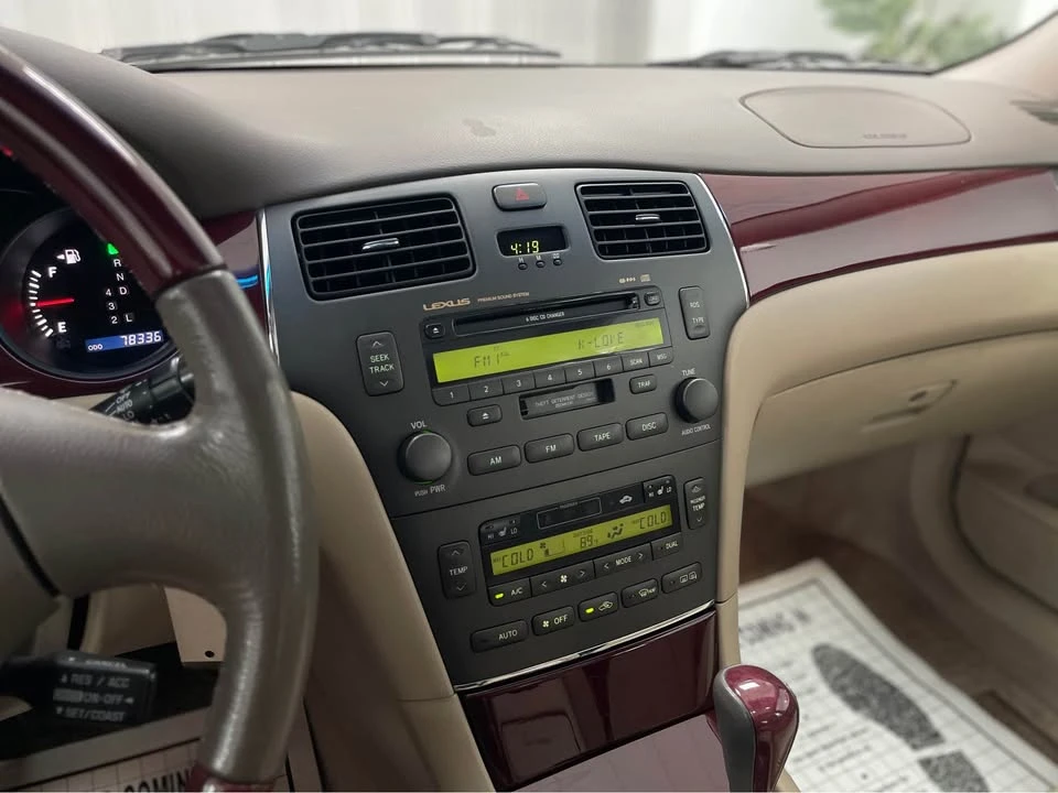 2004 Lexus ES 4th Gen - Image 9 of 19