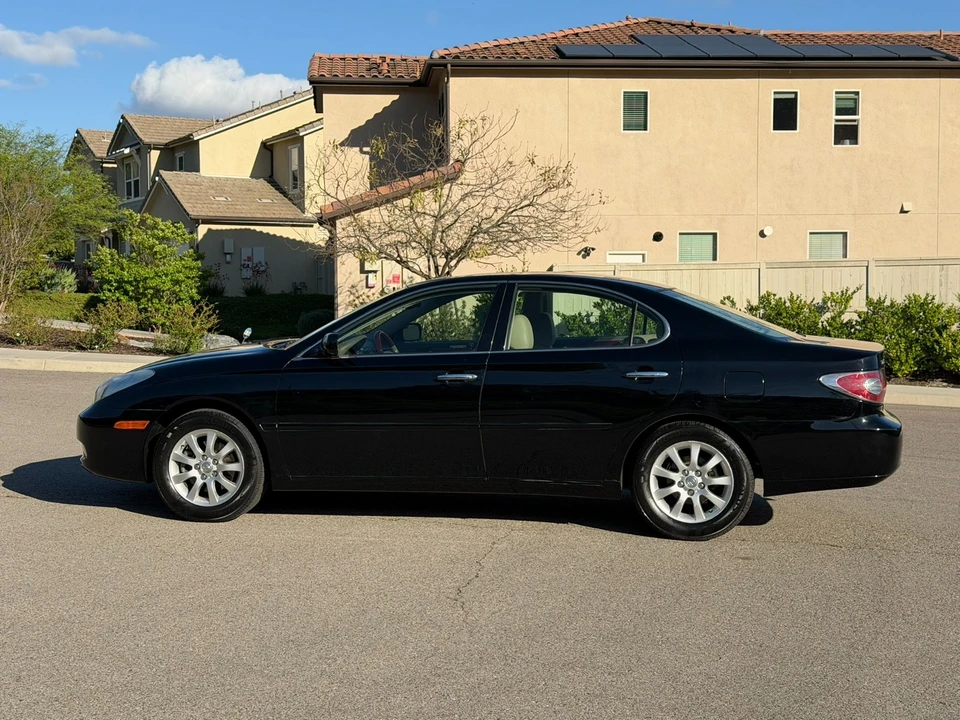 2004 Lexus ES 4th Gen - Image 2 of 31