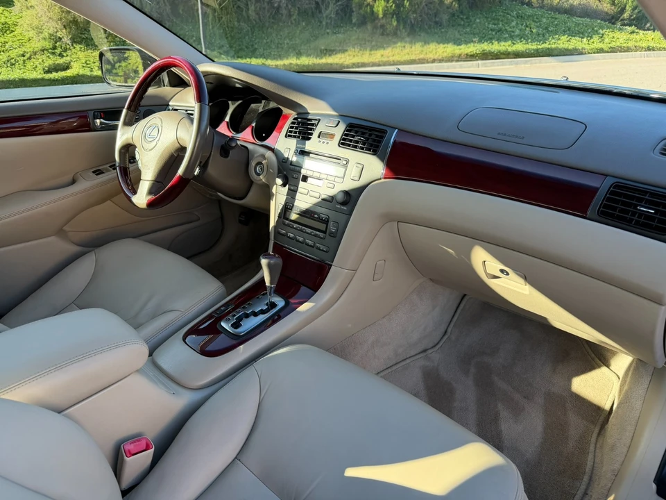 2004 Lexus ES 4th Gen - Image 20 of 31