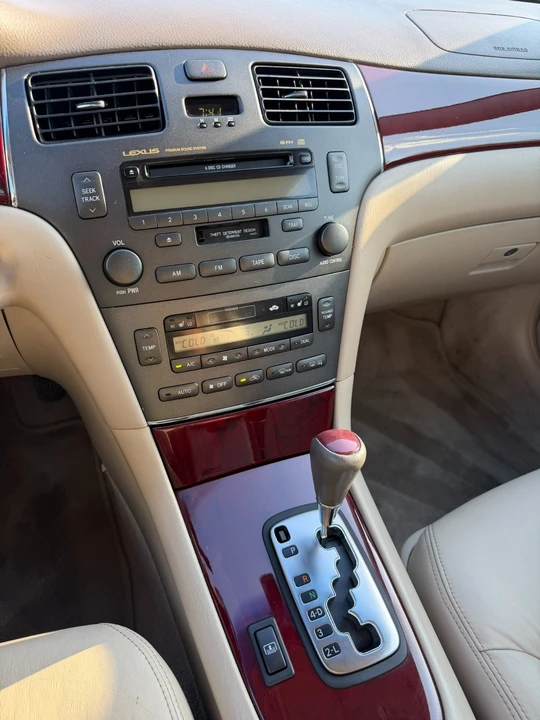 2004 Lexus ES 4th Gen - Image 18 of 31
