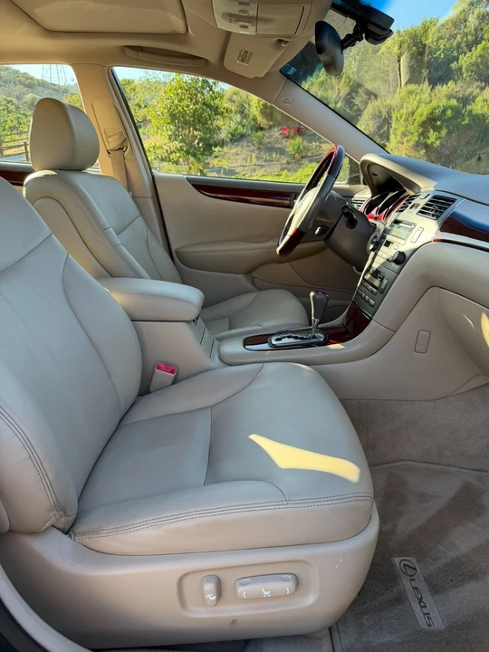 2004 Lexus ES 4th Gen - Image 21 of 31