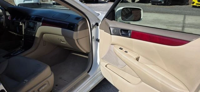 2004 Lexus ES 4th Gen - Image 16 of 20