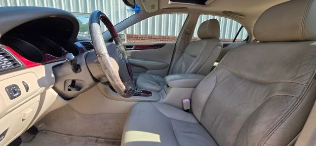 2004 Lexus ES 4th Gen - Image 11 of 20