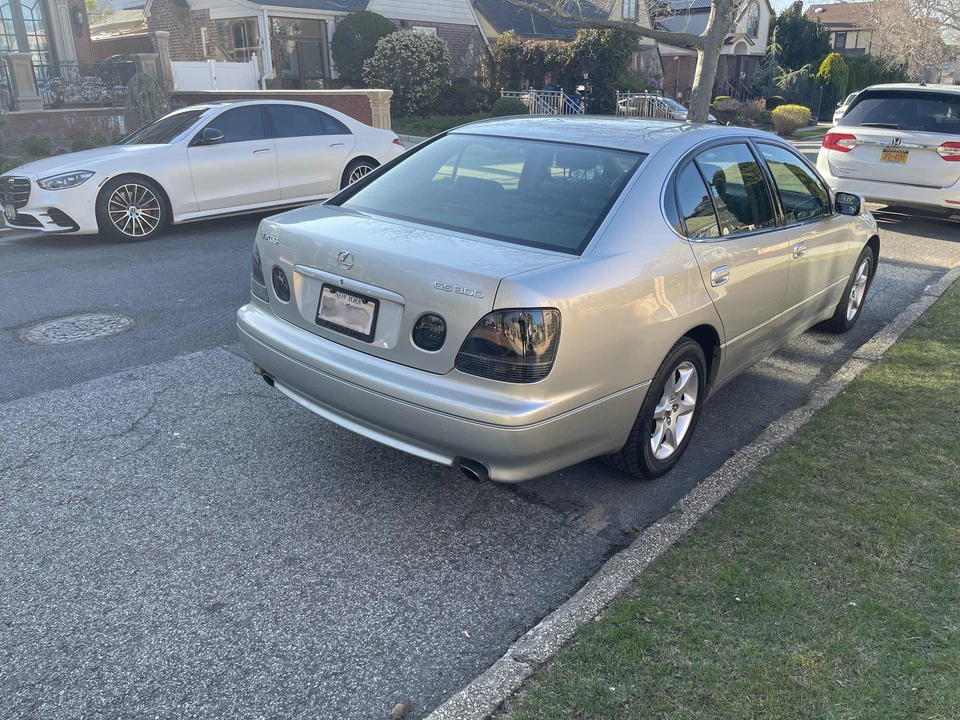 2004 Lexus GS 2nd Gen - Image 10 of 31