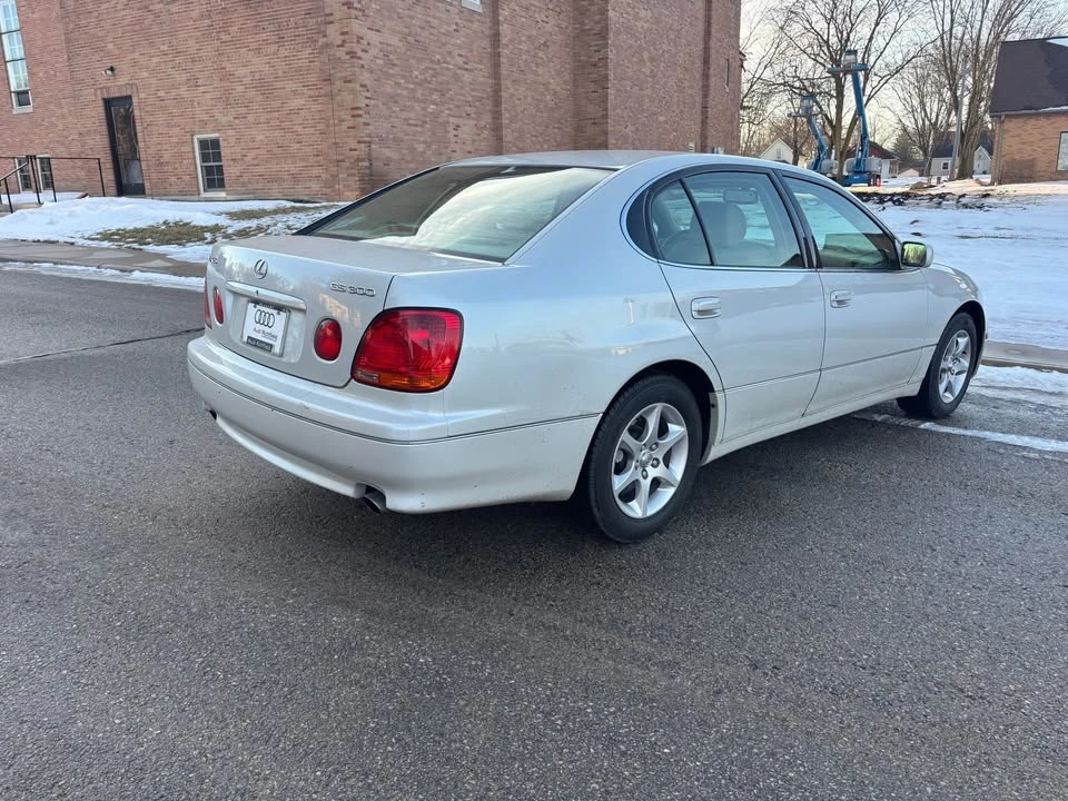 2004 Lexus GS 2nd Gen - Image 4 of 10