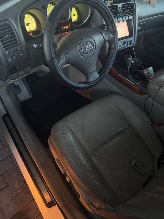 2004 Lexus GS 2nd Gen - Image 4 of 8