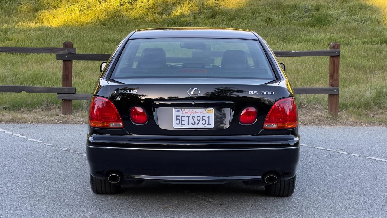 2004 Lexus GS 2nd Gen - Image 11 of 31
