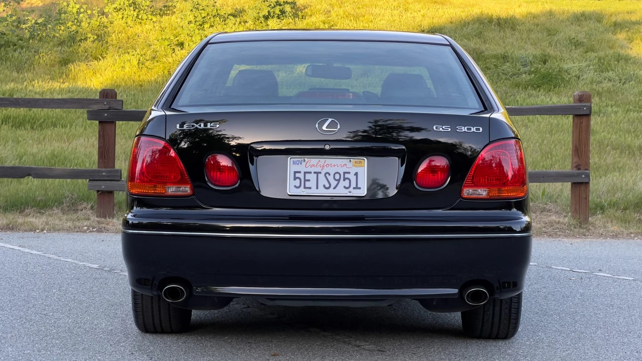 2004 Lexus GS 2nd Gen - Image 12 of 31
