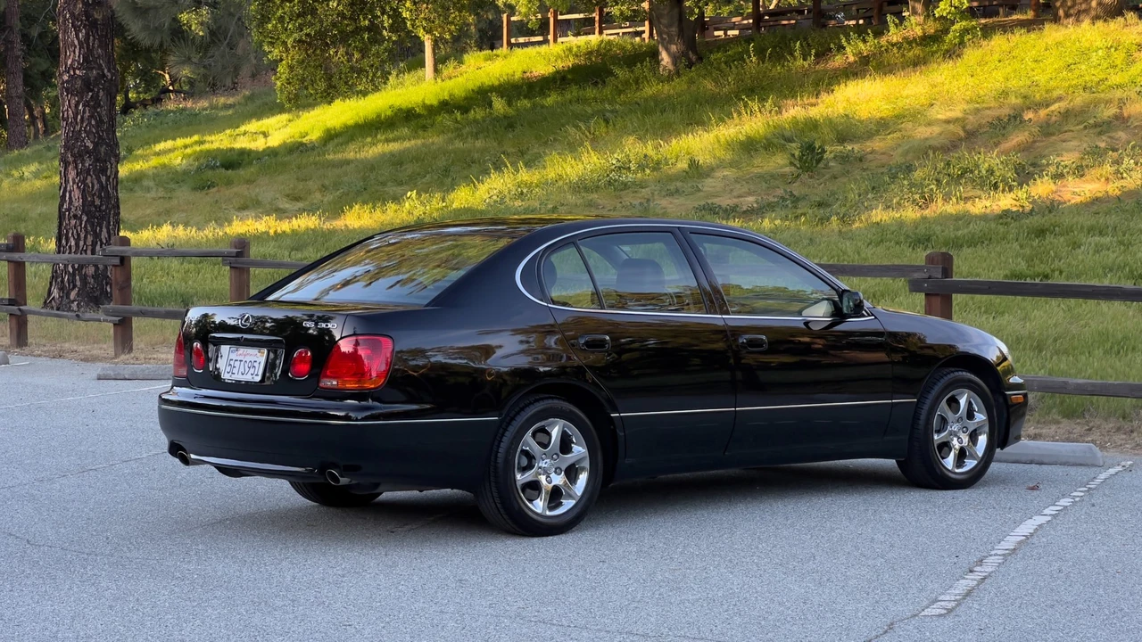 2004 Lexus GS 2nd Gen - Image 15 of 31