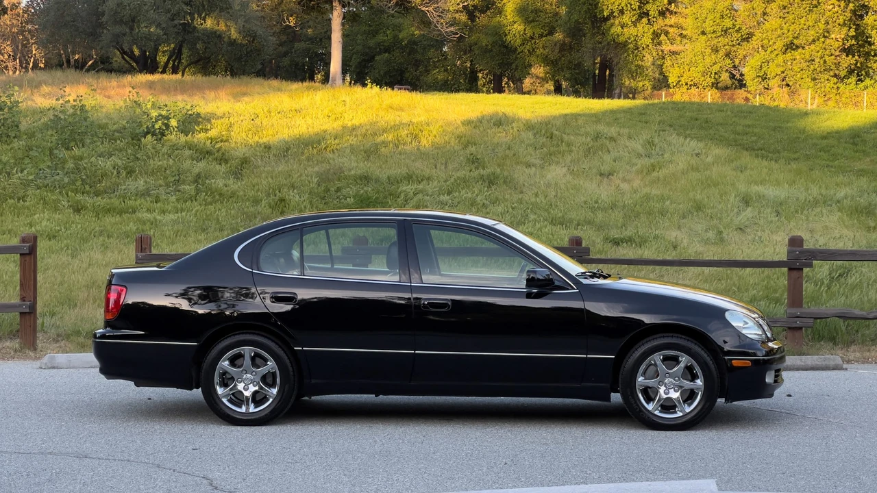2004 Lexus GS 2nd Gen - Image 16 of 31