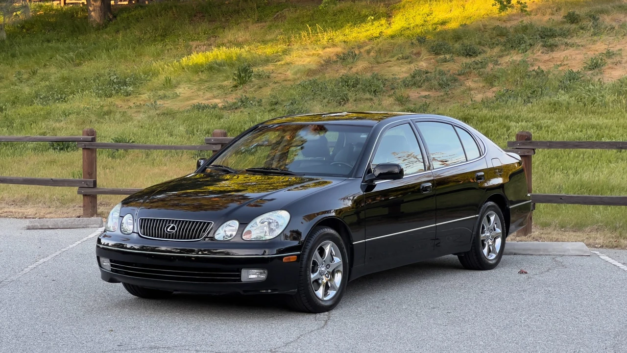 2004 Lexus GS 2nd Gen - Image 2 of 31