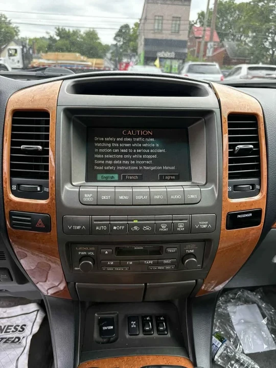2004 Lexus GX 1st Gen - Image 13 of 19
