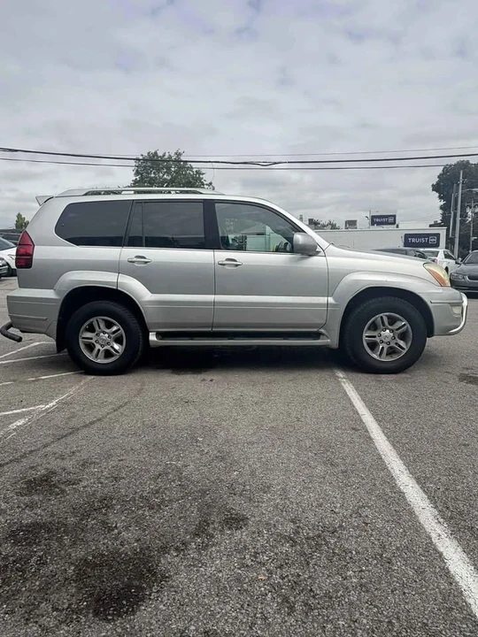 2004 Lexus GX 1st Gen - Image 4 of 19