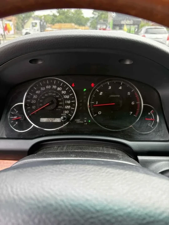 2004 Lexus GX 1st Gen - Image 11 of 19