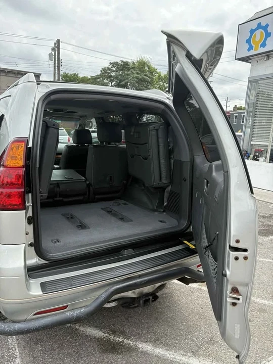 2004 Lexus GX 1st Gen - Image 18 of 19