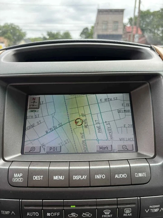 2004 Lexus GX 1st Gen - Image 12 of 19