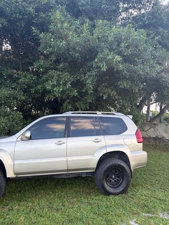 2004 Lexus GX 1st Gen - Image 6 of 13