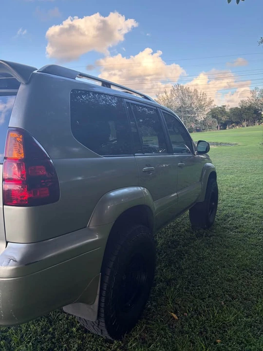 2004 Lexus GX 1st Gen - Image 8 of 13