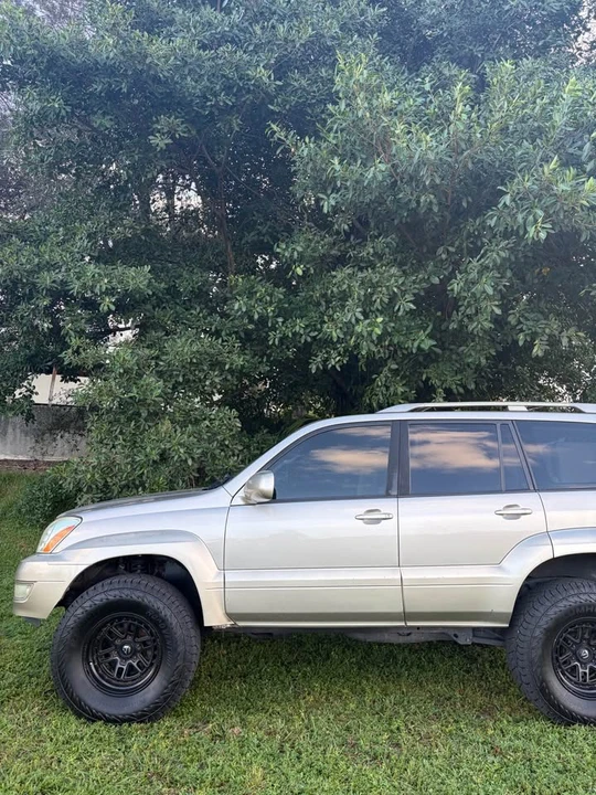 2004 Lexus GX 1st Gen - Image 3 of 13