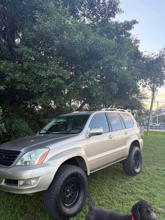 2004 Lexus GX 1st Gen - Image 2 of 13