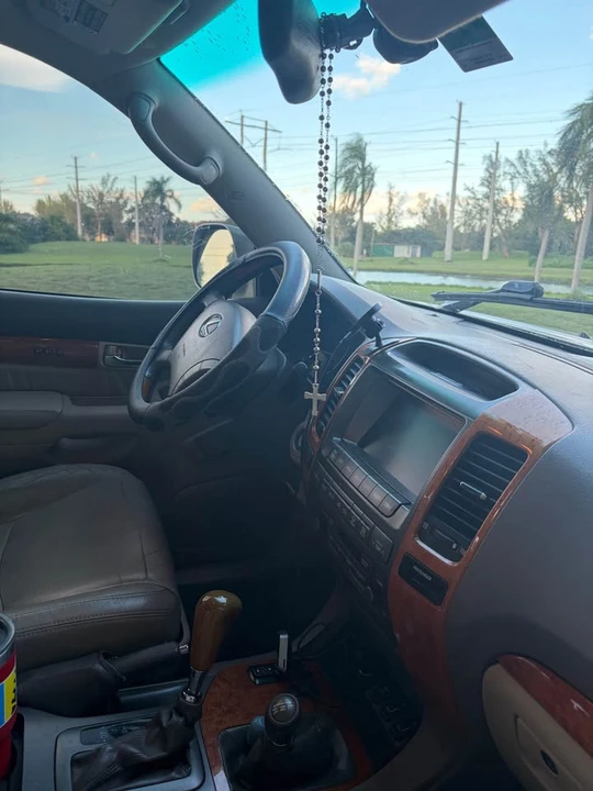 2004 Lexus GX 1st Gen - Image 11 of 13