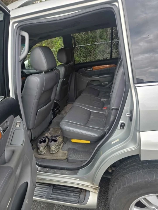 2004 Lexus GX 1st Gen - Image 10 of 11