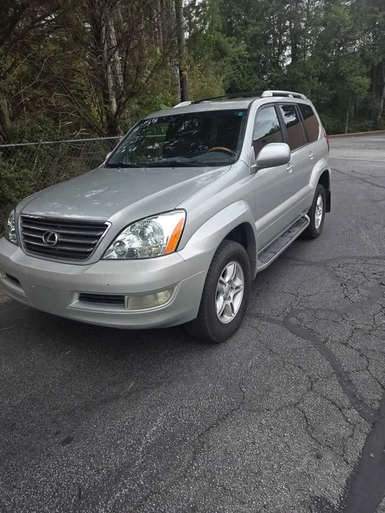 2004 Lexus GX 1st Gen - Image 3 of 11