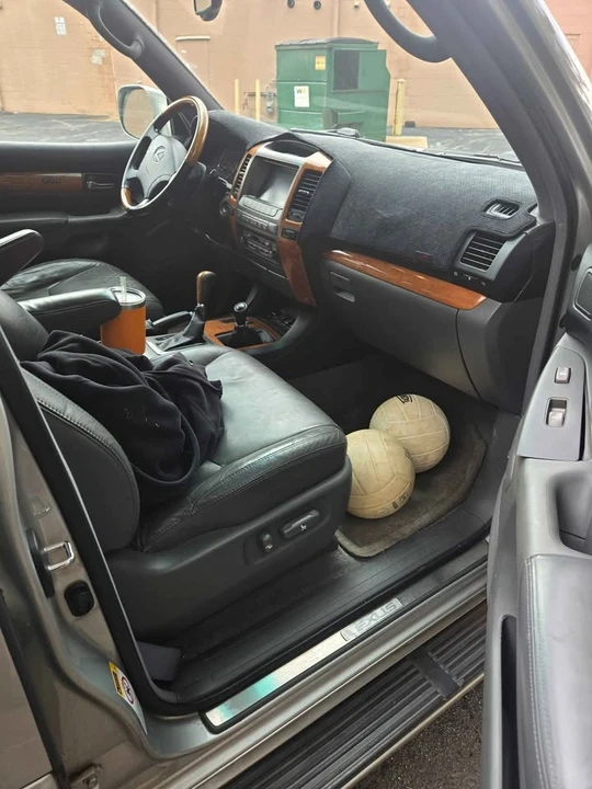 2004 Lexus GX 1st Gen - Image 7 of 11