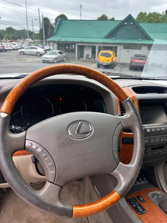 2004 Lexus GX 1st Gen - Image 8 of 10
