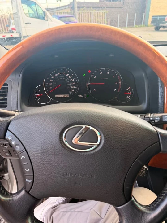 2004 Lexus GX 1st Gen - Image 12 of 13